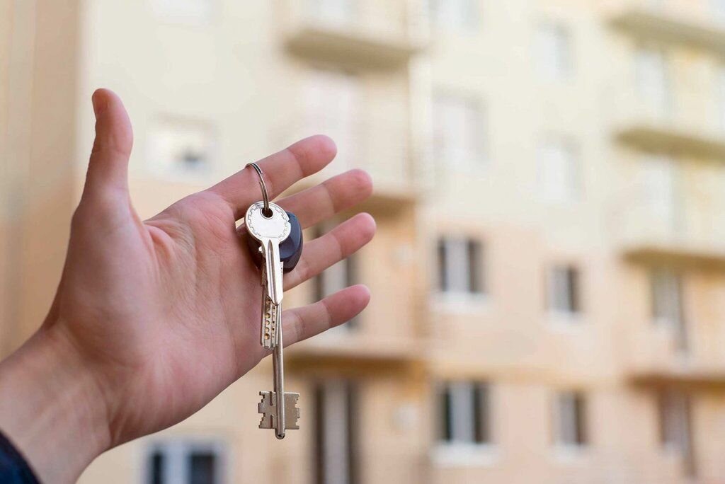 Ключи от квартиры. Вручение ключей от квартир. Ключи от новой квартиры. Ключики от новой квартиры. Сонник ключи от квартиры
